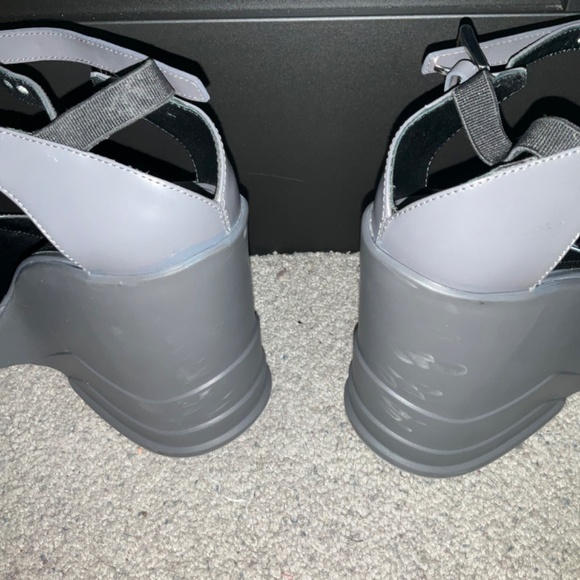 Prada - Picture 6 of 14